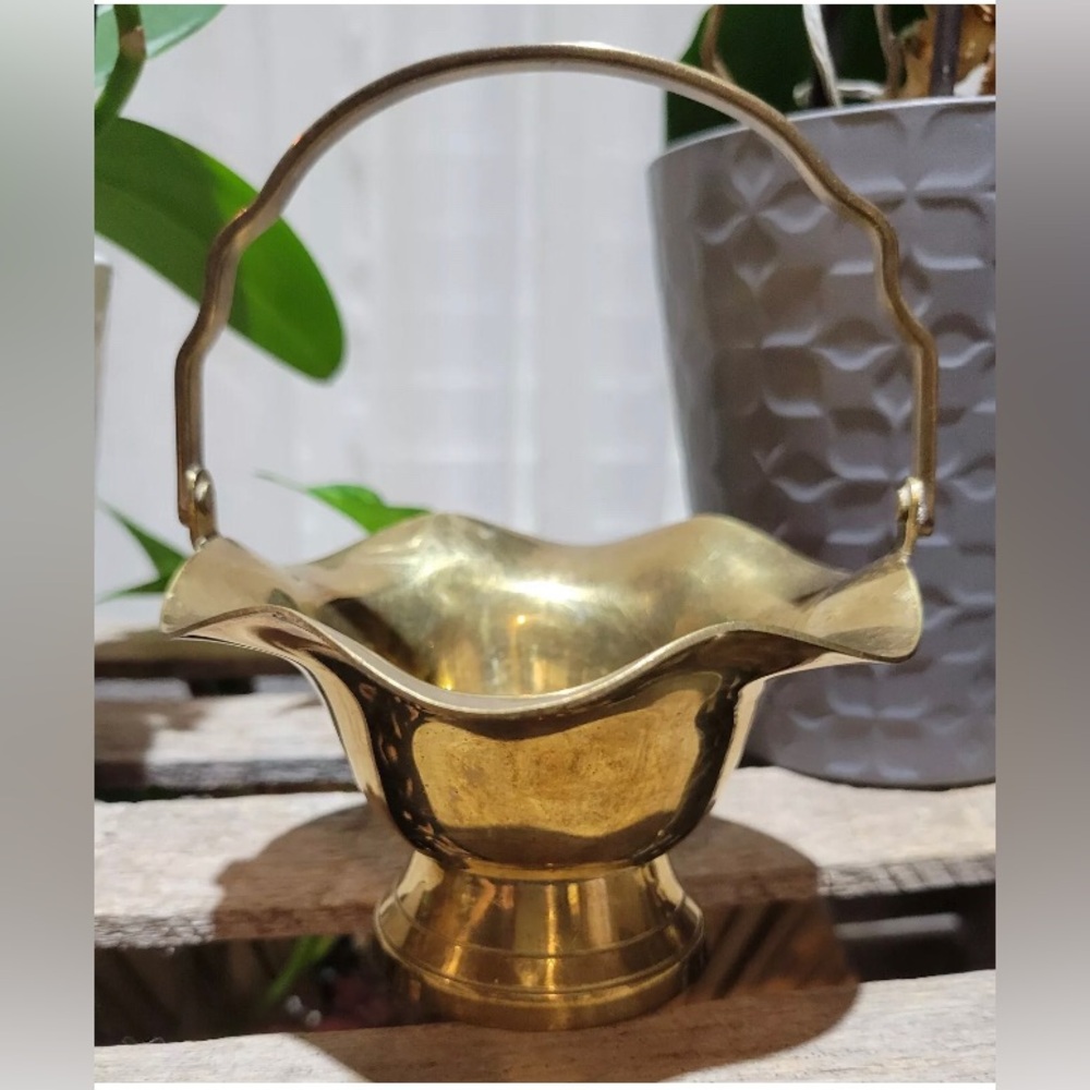Vintage Brass Scalloped Bowl w/Adjustable Handle